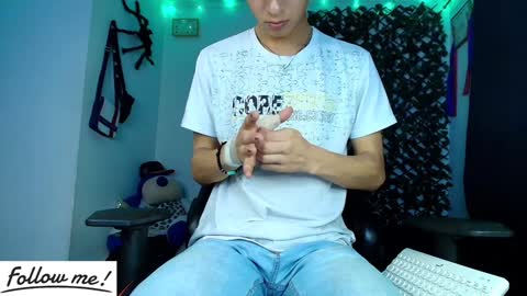 Snapshot of twink_sebas_ chatting on February 3, 3:09 am Bad boy sebastian online show from February 3, 3:09 am