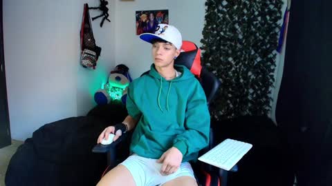 Snapshot of twink_sebas_ chatting on February 8, 9:36 pm Bad boy sebastian online show from February 8, 9:36 pm