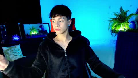 Snapshot of twink_sebas_ chatting on October 7, 5:14 am Bad boy sebastian online show from October 7, 5:14 am