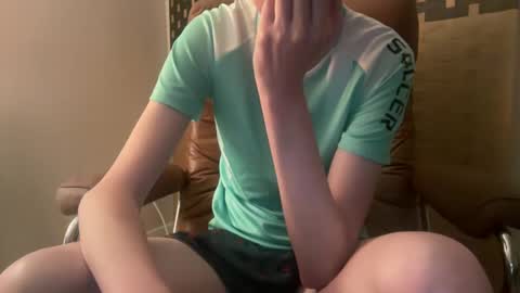 Snapshot of twinkie_lad117 chatting on September 14, 6:37 am twinkie_lad117 online show from September 14, 6:37 am