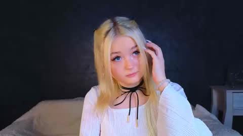 twinklefluff online show from March 8, 5:07 am