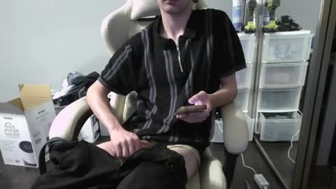 shytwink online show from March 20, 2:49 am