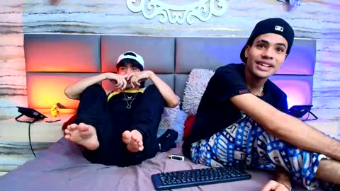 twinslovers_ online show from September 18, 8:13 pm