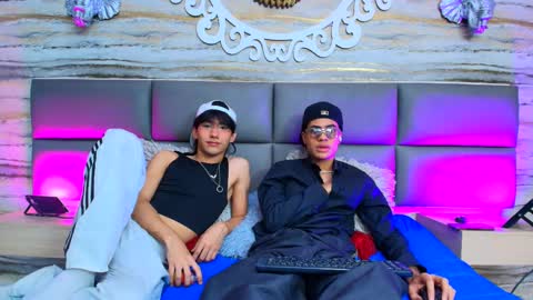 twinslovers_ online show from October 3, 8:28 pm