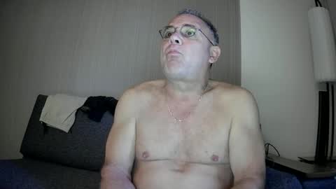 Twopeopleinlove online show from November 3, 3:13 pm