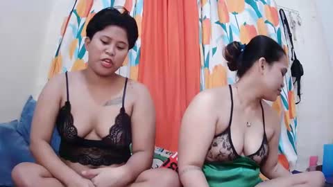 Lyn and lea online show from February 20, 2:40 am