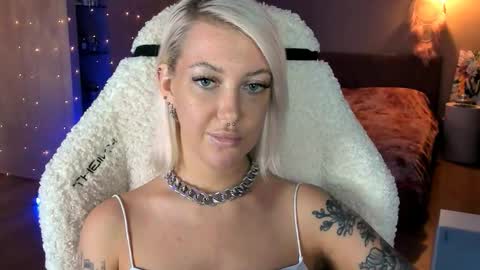 Miley online show from October 10, 12:00 pm