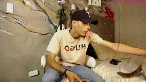 Snapshot of tyl3r_coop3r chatting on September 20, 4:04 am tyl3r_coop3r online show from September 20, 4:04 am