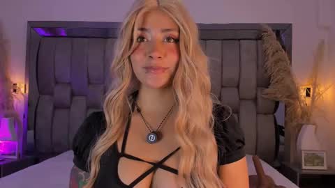 Snapshot of tyla_demon chatting on September 28, 10:30 pm TYLA online show from September 28, 10:30 pm