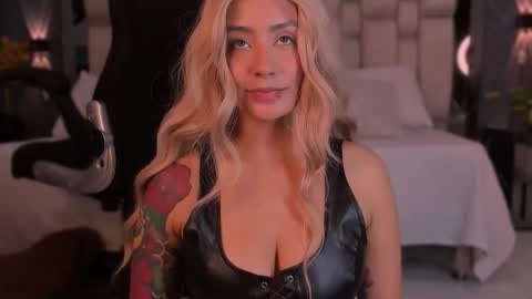 Snapshot of tyla_demon chatting on September 22, 3:54 am TYLA online show from September 22, 3:54 am