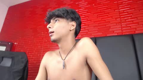 Snapshot of tyler_wolf_1 chatting on October 11, 1:05 pm tyler_wolf_1 online show from October 11, 1:05 pm