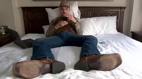 TylerLogan813 online show from October 27, 7:03 pm