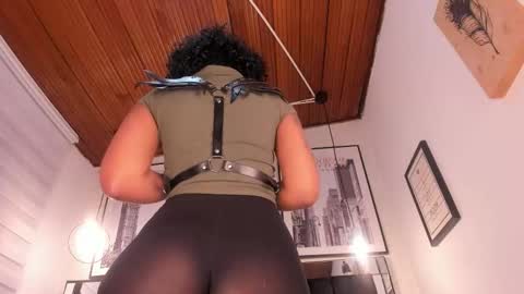 Snapshot of tylla_ chatting on September 23, 3:44 am online show from September 23, 3:44 am