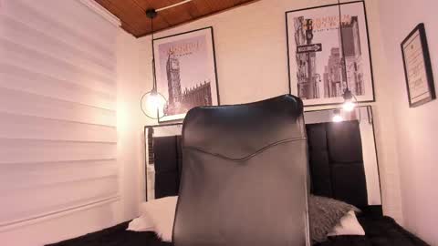 Snapshot of tylla_ chatting on October 15, 4:38 am online show from October 15, 4:38 am