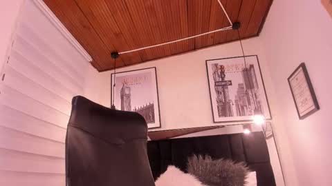 Snapshot of tylla_ chatting on September 30, 3:28 am online show from September 30, 3:28 am