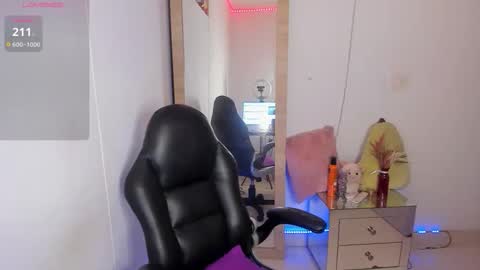 tylor_love online show from December 18, 9:54 pm