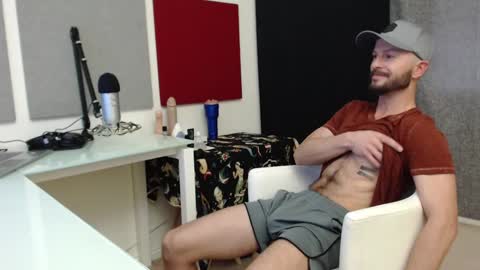 Tyrone Mattias online show from February 19, 10:53 pm