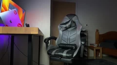 UKchocolate- FREE OFlinks in bio - online show from September 22, 7:18 pm