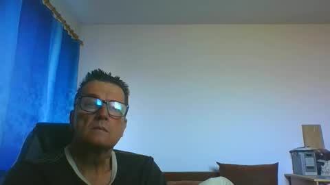 ulmeni4 online show from June 8, 5:19 am