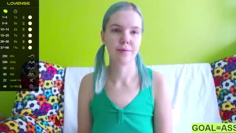 Snapshot of ultra_meow chatting on January 27, 10:38 am Roxy online show from January 27, 10:38 am