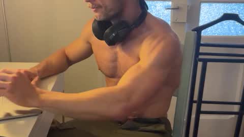 Um CM online show from April 9, 1:39 pm