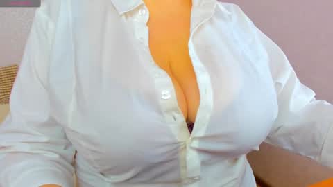 umnizza7777 online show from March 8, 6:10 am