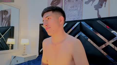 un_sluttyy online show from April 15, 11:35 am