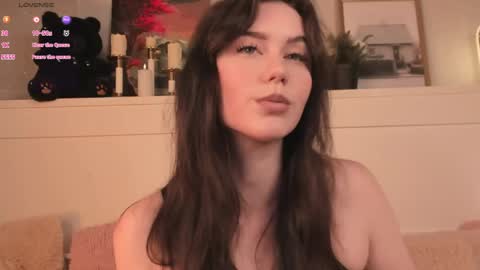 Una  online show from May 16, 10:36 am
