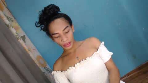 Snapshot of uncut_queen chatting on October 12, 11:50 pm LOVELY JANE online show from October 12, 11:50 pm