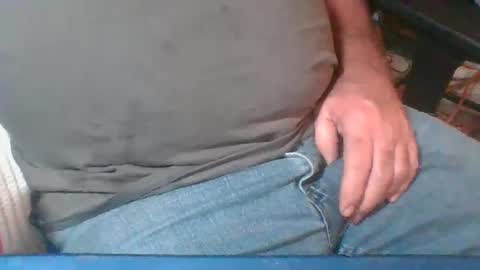 Snapshot of uncutmike7x5 chatting on February 4, 9:20 pm uncutmike7x5 online show from February 4, 9:20 pm