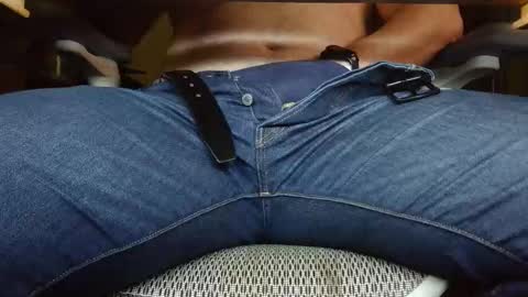 Under the desk online show from December 5, 10:07 pm