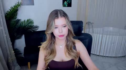 Snapshot of unforgettablalice chatting on September 21, 7:40 pm Alice online show from September 21, 7:40 pm