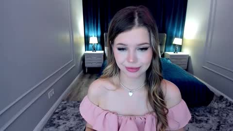 Snapshot of unforgettablalice chatting on October 5, 8:27 pm Alice online show from October 5, 8:27 pm