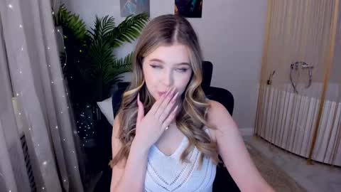 Snapshot of unforgettablalice chatting on March 7, 11:27 pm Alice online show from March 7, 11:27 pm