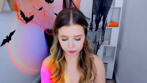 Snapshot of unforgettablalice chatting on October 19, 11:48 am Alice online show from October 19, 11:48 am