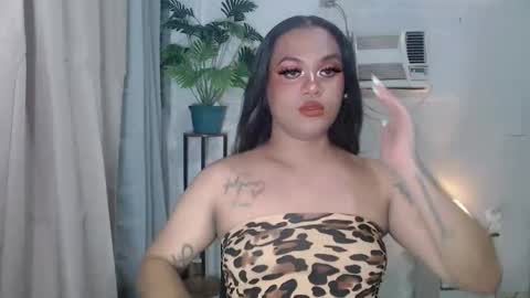 Snapshot of unforgettable_sin chatting on September 17, 6:22 pm Bella Shamara Odett online show from September 17, 6:22 pm