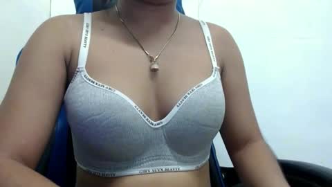 ur_small_girl online show from October 13, 6:15 am