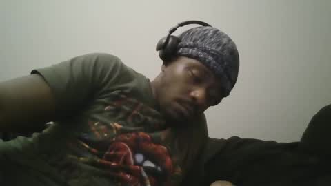 Snapshot of urbandick5 chatting on March 12, 2:52 am urbandick5 online show from March 12, 2:52 am