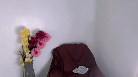 Miles online show from November 25, 9:19 am