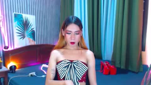 urexpensivejulia online show from April 16, 6:30 pm