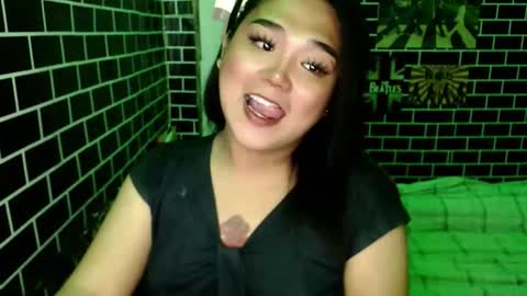 Snapshot of urgirl_dimple chatting on September 19, 6:33 pm Dimple online show from September 19, 6:33 pm