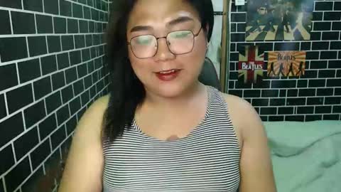 Snapshot of urgirl_dimple chatting on October 13, 12:40 pm Dimple online show from October 13, 12:40 pm