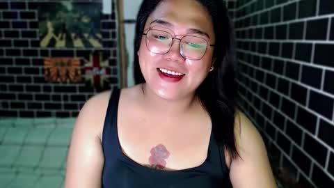 Snapshot of urgirl_dimple chatting on October 16, 4:28 pm Dimple online show from October 16, 4:28 pm