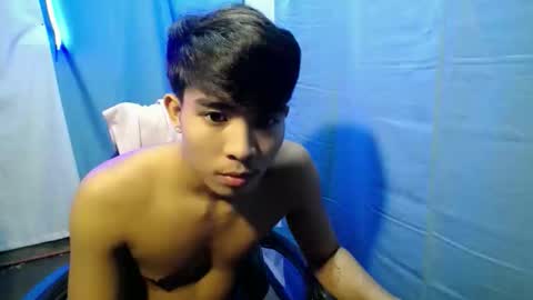 urhot_jeremyxx online show from December 20, 9:33 pm