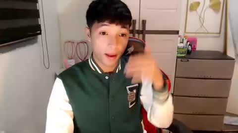 Ethan online show from April 9, 1:17 pm