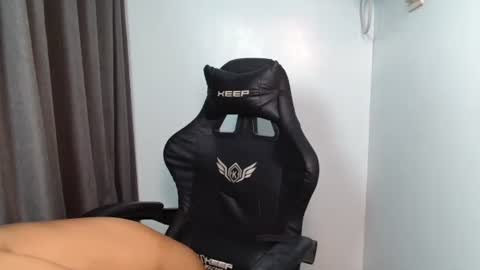 Snapshot of urhotpinoy_izaac chatting on September 29, 4:11 am simeon ulok online show from September 29, 4:11 am