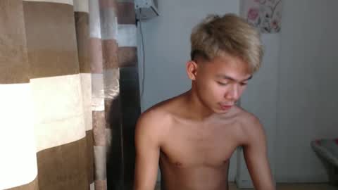 Snapshot of urhotpinoy_izaac chatting on October 20, 4:34 pm simeon ulok online show from October 20, 4:34 pm