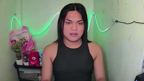 Snapshot of urhottie_bella chatting on September 15, 9:27 pm urhottie_bella online show from September 15, 9:27 pm