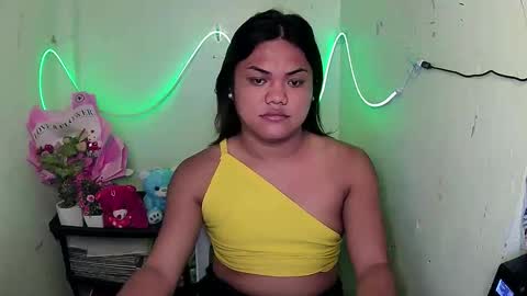 Snapshot of urhottie_bella chatting on September 20, 12:02 am urhottie_bella online show from September 20, 12:02 am