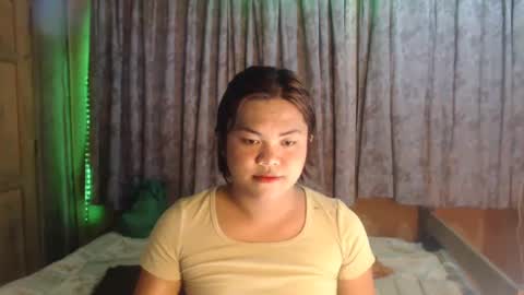 Snapshot of urhottie_bella chatting on February 6, 3:48 am urhottie_bella online show from February 6, 3:48 am